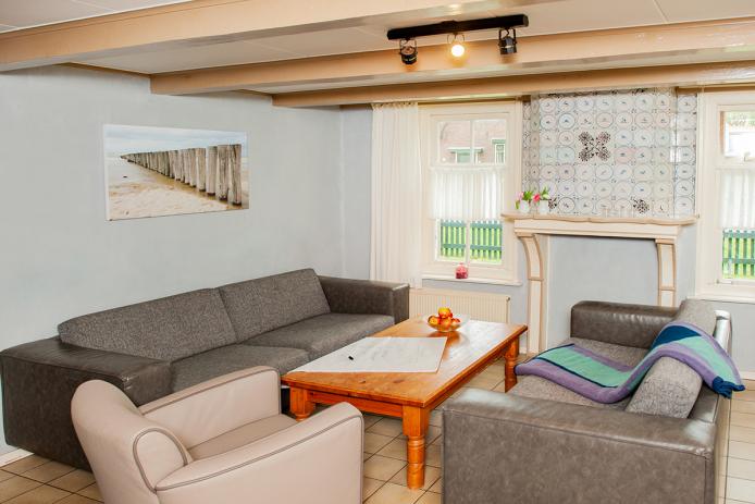 Gemütliche Sofaecke im Betreuuerraum