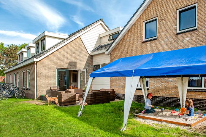 Sandkasten direkt am Haus