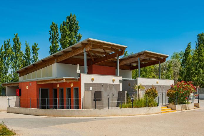 Moderne Sanitärgebäude