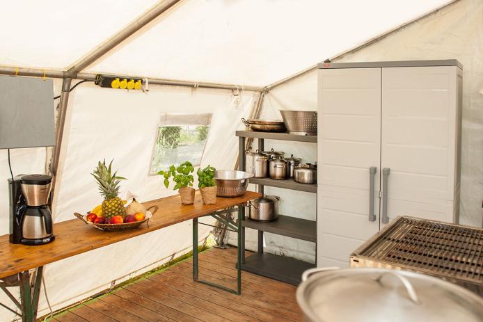 Vollausgestattetes Küchenzelt für jede Gruppe