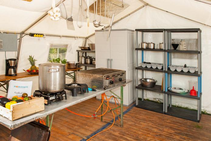 Vollausgestattetes Küchenzelt für jede Gruppe