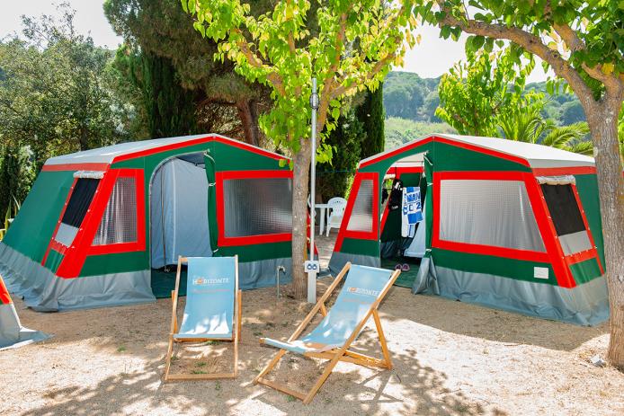 Unterbringung in modernen Steilwandzelten