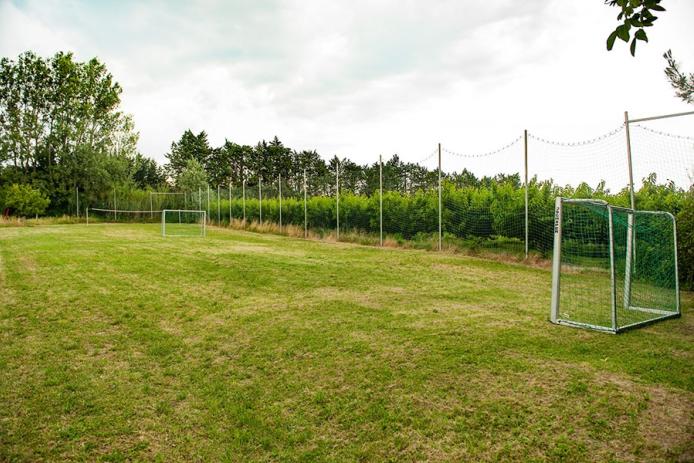 Die Fußballwiese direkt am Haus