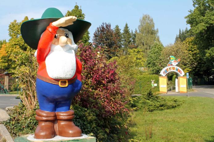 Haupteingang mit Querx