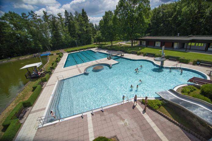 Wald- und Erlebnisbad Silberteich direkt neben dem Querxenland