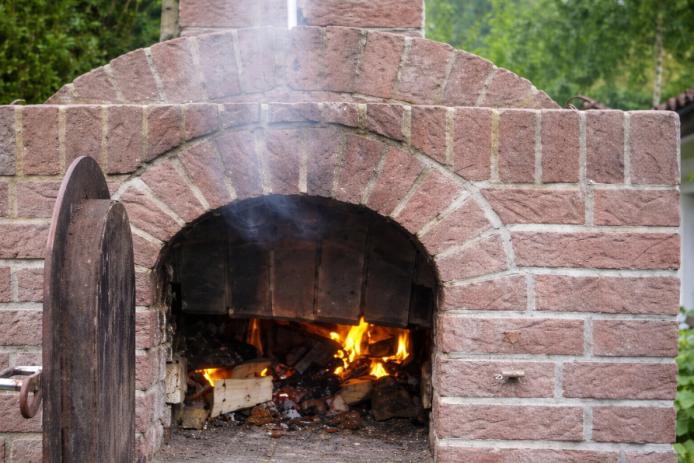 eigener Steinbackofen