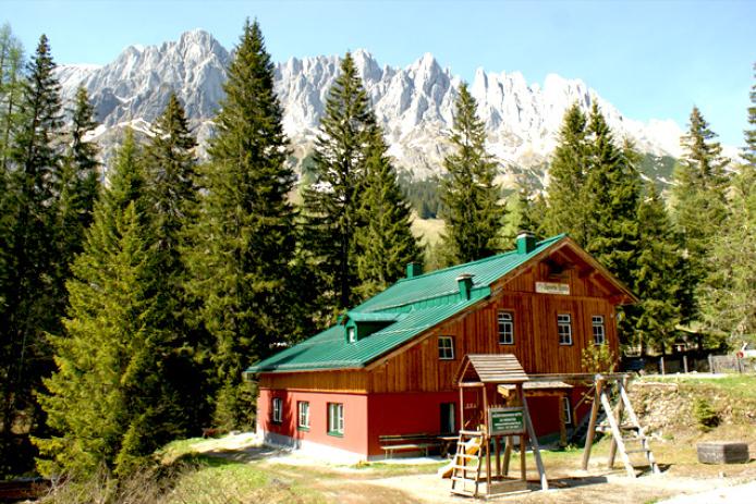 Sporta-Hütte im Sommer, Selbstversorgerhütte im Salzburger Land