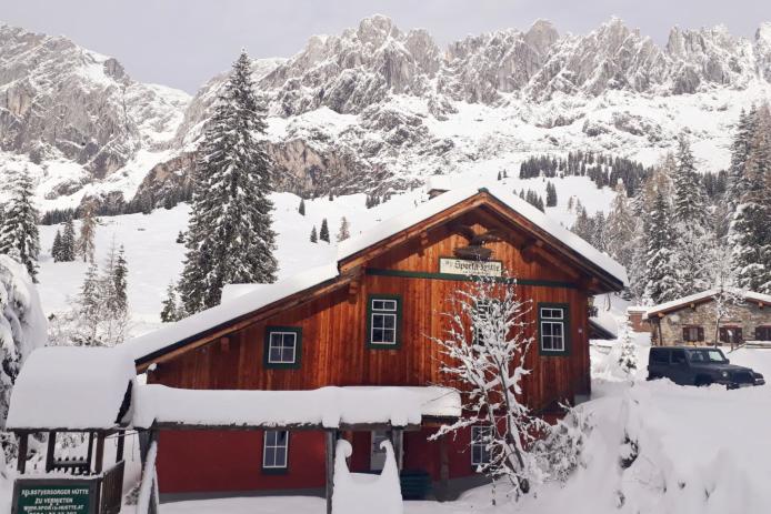 Sporta-Hütte im Winter