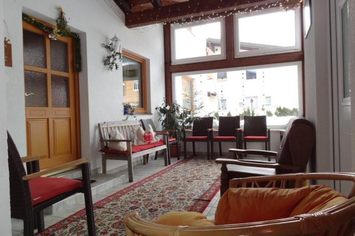 Wintergarten /Raucherbereich / Eingangsbereich