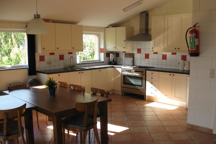 Offene Küche, 2 Spülmaschinen, 2 Kühlschränke, Großer Gaskocher