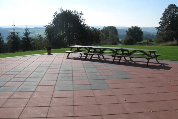 Terrasse aufs Süden mit Fernblick auf die Schnee-eifel