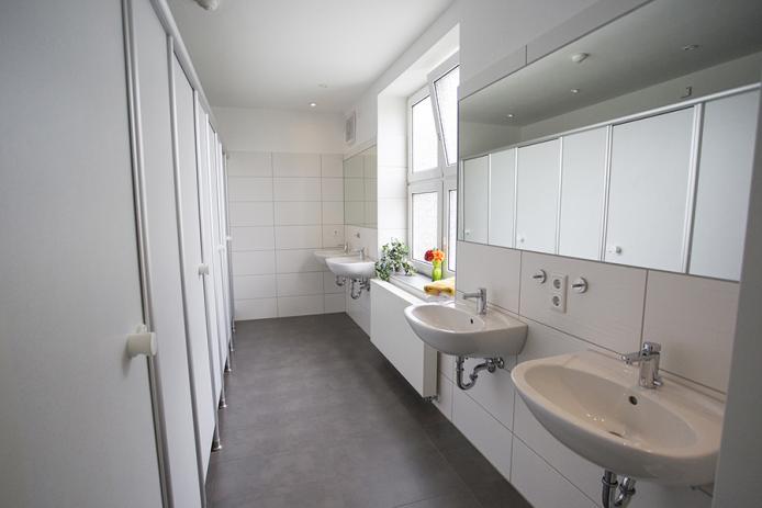 Modernes Gemeinschaftsbad