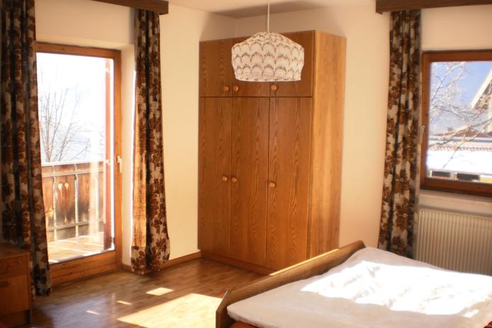 Die gemütlichen Altbauzimmer, auch immer mit Balkon ausgestattet.