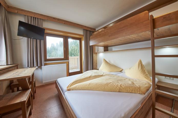 Modulezimmer mit DU, WC, TV, Balkon