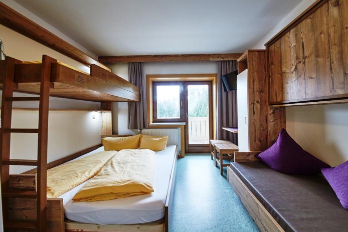 3-5 Bettzimmer mit DU, WC, TV, Balkon