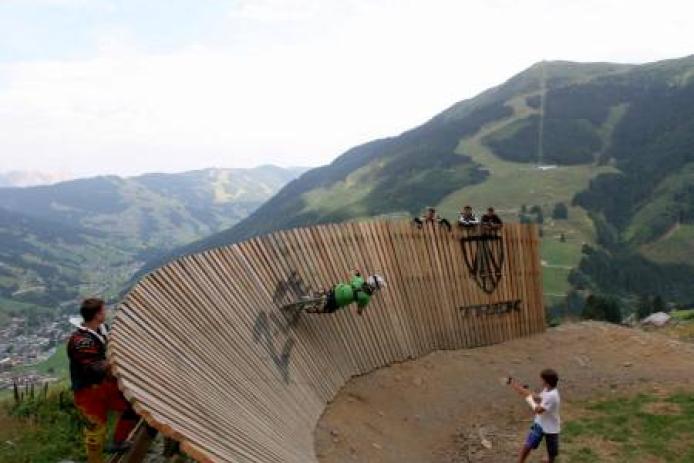 ... Z-Line am Hausberg Zwölferkogel ...