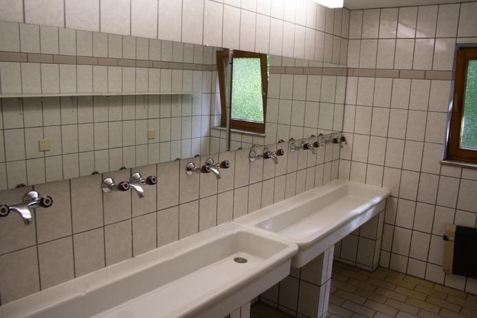 Sanitäranlagen (Nebengebäude)