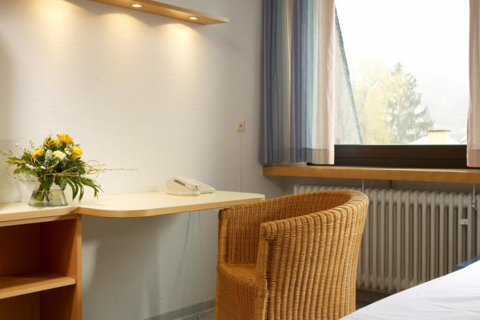 Einzelzimmer mit TV, Internetzugang, Dusche und WC