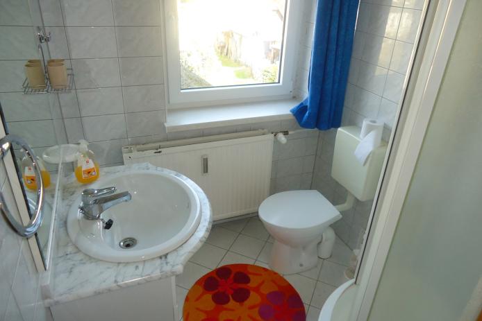 Dusche im Familienzimmer