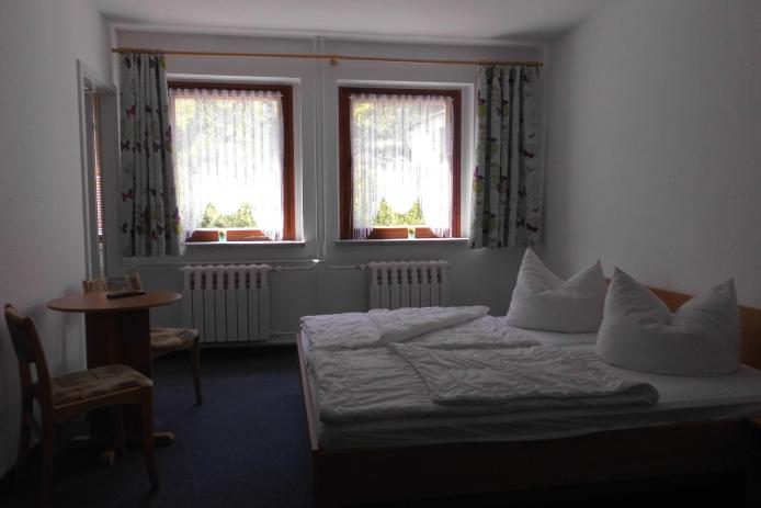 Schlafzimmer im Untergeschoß des Gästehauses