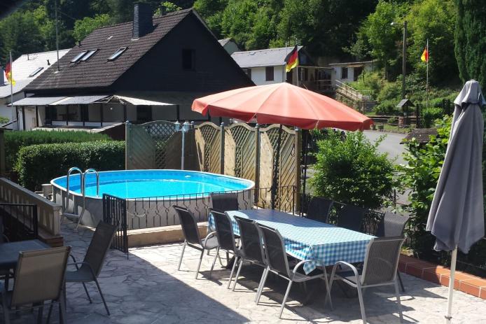 Abkühlung im Pool