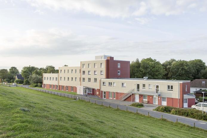 Das Ferienzentrum am Deich in Burhave liegt direkt an der Nordsee.