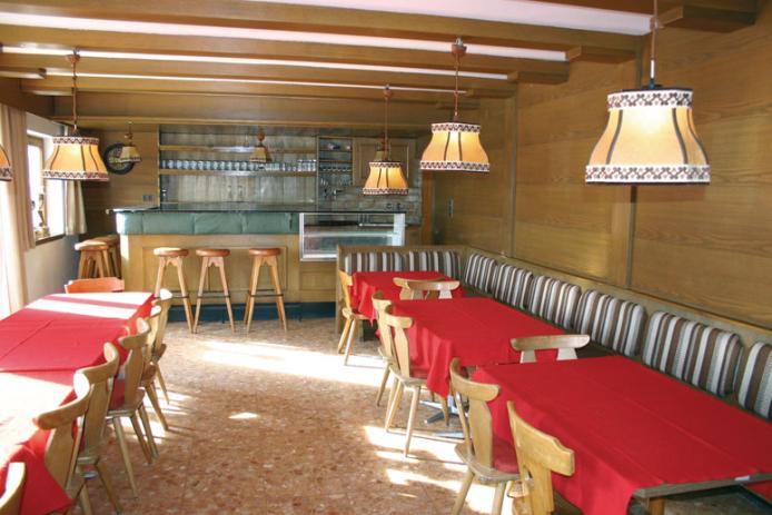 der große Speise- und Aufenthaltsraum (ältere Aufnahme mit anderen Stühlen)