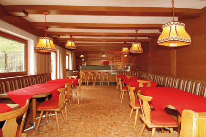 der große Speise- und Aufenthaltsraum (ältere Aufnahme mit anderen Stühlen)