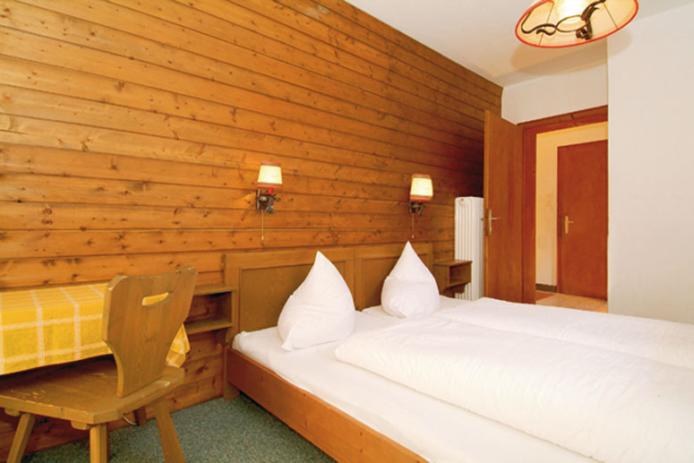 Schlafzimmer im Ferienhaus Lermoos