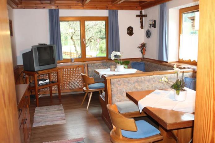 Sehr gemütlicher Wohnraum mit SAT-TV