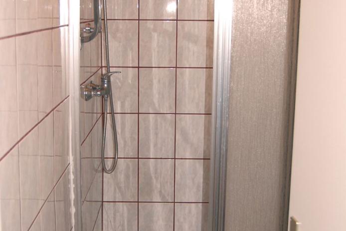 eine der Einzelduschen