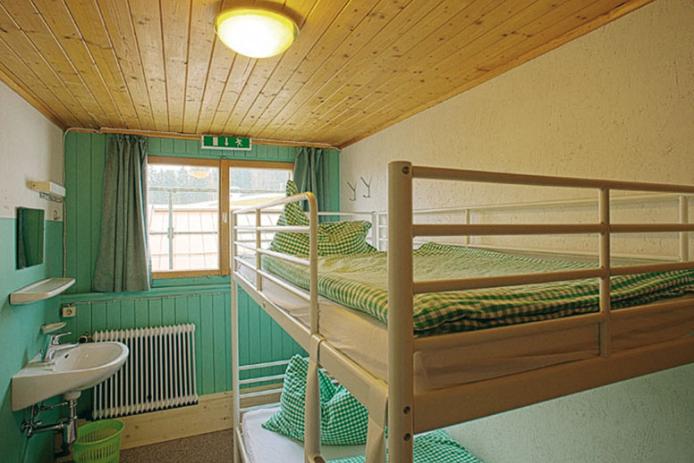 2-Bett-Zimmer mit fl. Wasser im DG