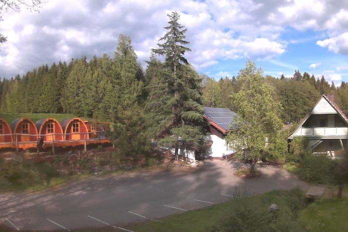 Selbstversorgerhütte Bayerischer Wald mit Feuerstelle und Spielwiese