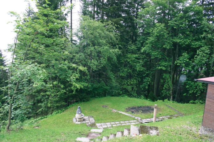 Hausgeände im Sommer