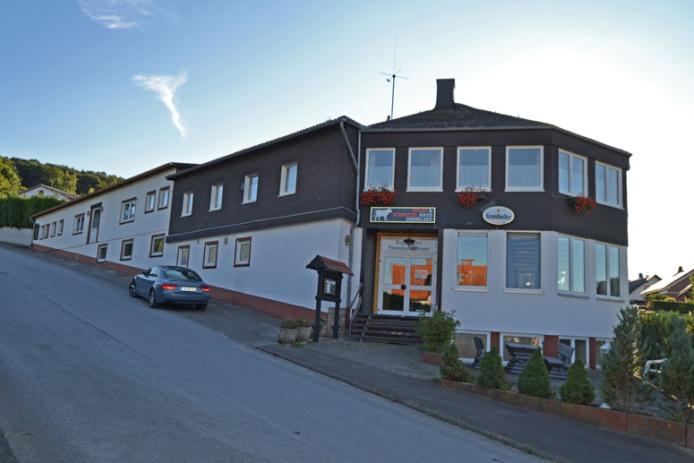 das Haus von der Straße aus