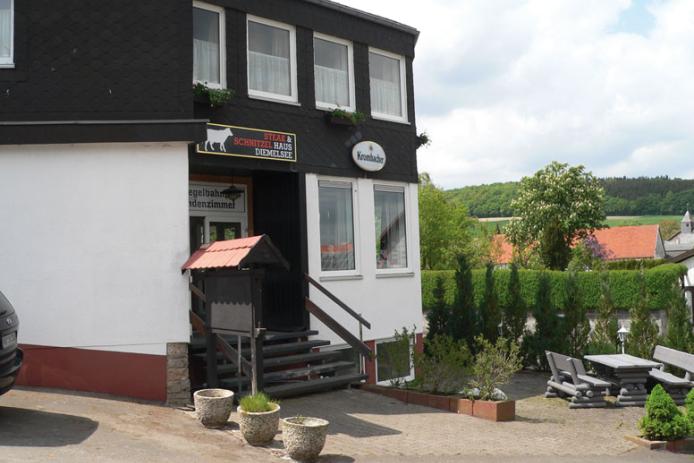 Außensitzplatz für ca. 10 Personen am Haus