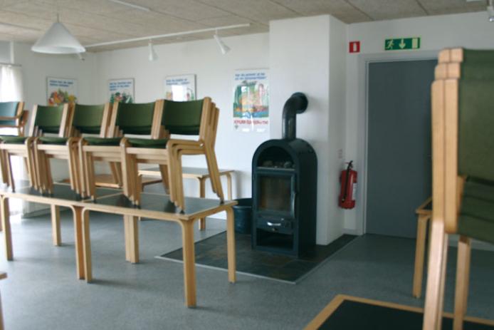 Der Kaminofen im Speise- und Aufenthaltsraum