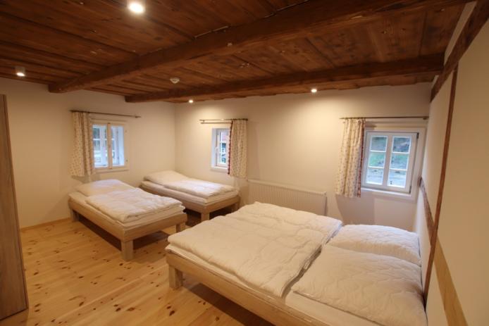 Helle Zimmer mit Fachwerk