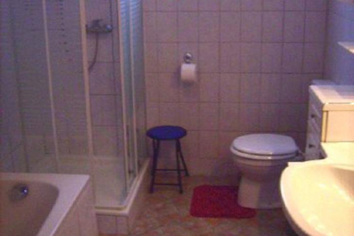 insgesamt 5 getrennte Badezimmer