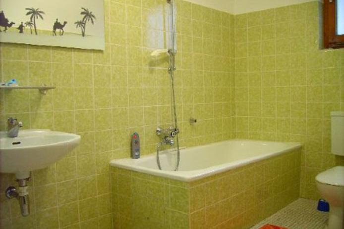 insgesamt 5 getrennte Badezimmer