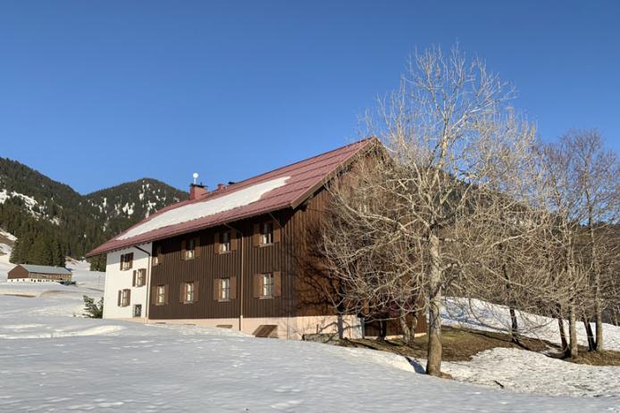 die Hütte im Winter