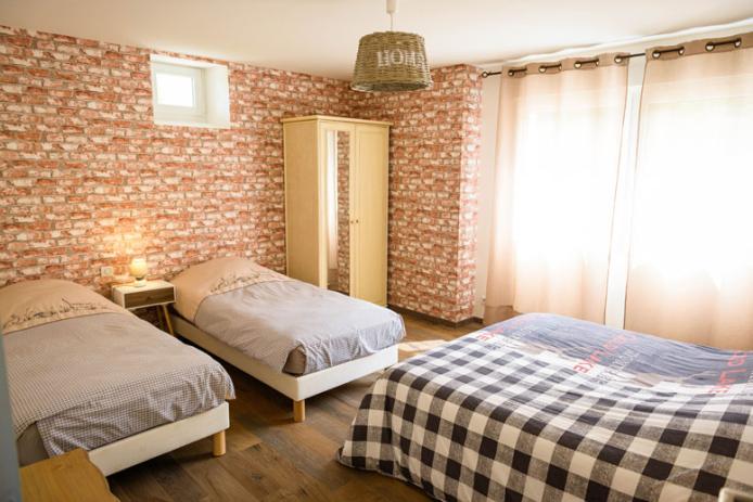 4-Bett-Zimmer mit Doppelbett + 2 Einzelbetten