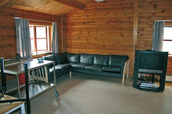 Kaminofen und TV-Ecke im Speiseraum