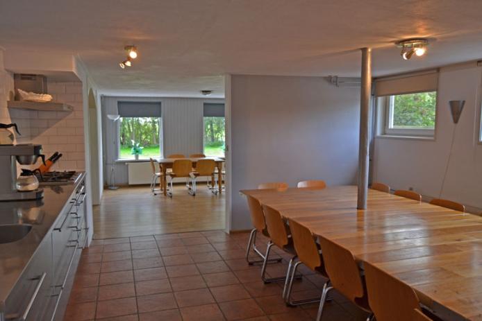 Speiseraum mit offener Küche