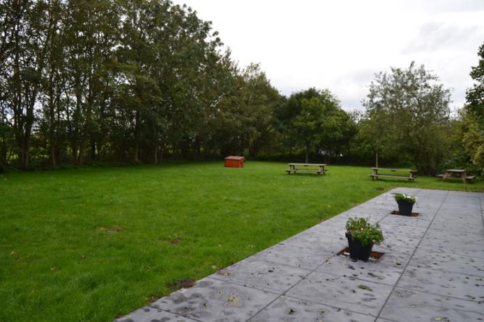 Scheune mit Tischtennistisch