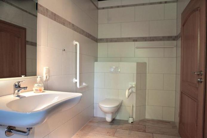 die 5 Bäder sind zum Teil für Rollstuhlfahrer geeignet