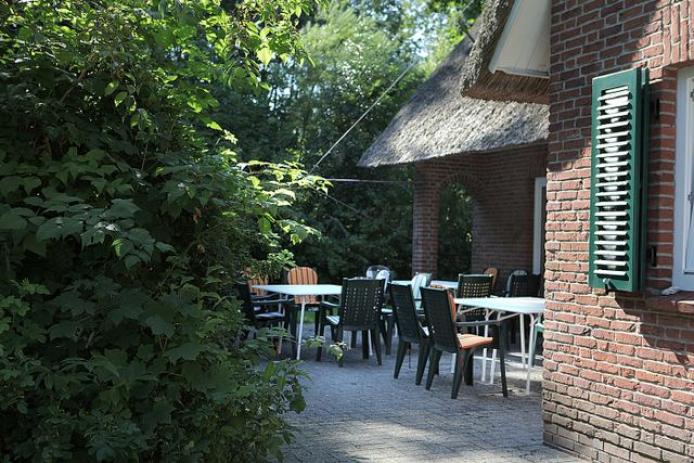 Gemütliche Terrasse zu Grillen und Chillen.