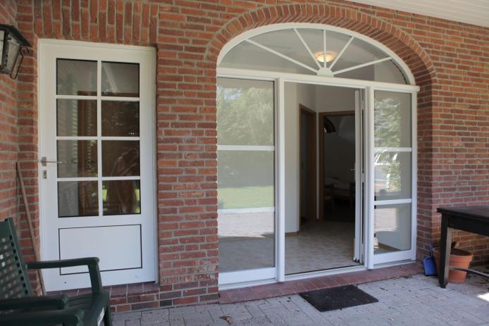 Diverse Ausgangsmöglichkeiten um in den herrschaftlichen großen Garten zu gelang