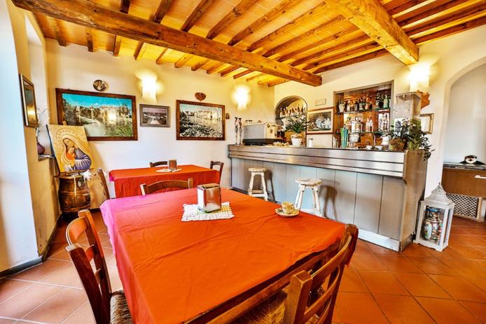 Die Bar im Eingangsbereich