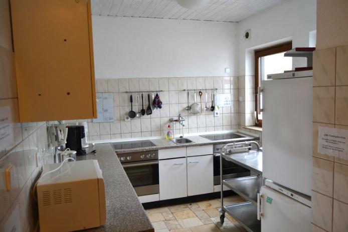 Gut ausgestattete Küche